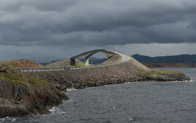 Storseisundbrua sett fra sørvest