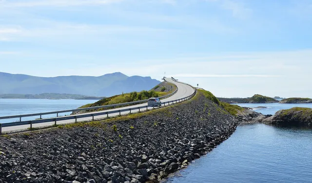 Vegen opp mot Storseisundbrua